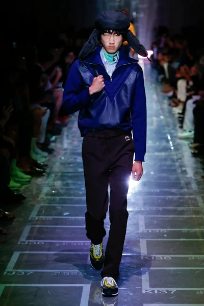 Look 15